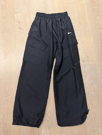 Nike Trainerhose Oversize in schwarz Grösse S
