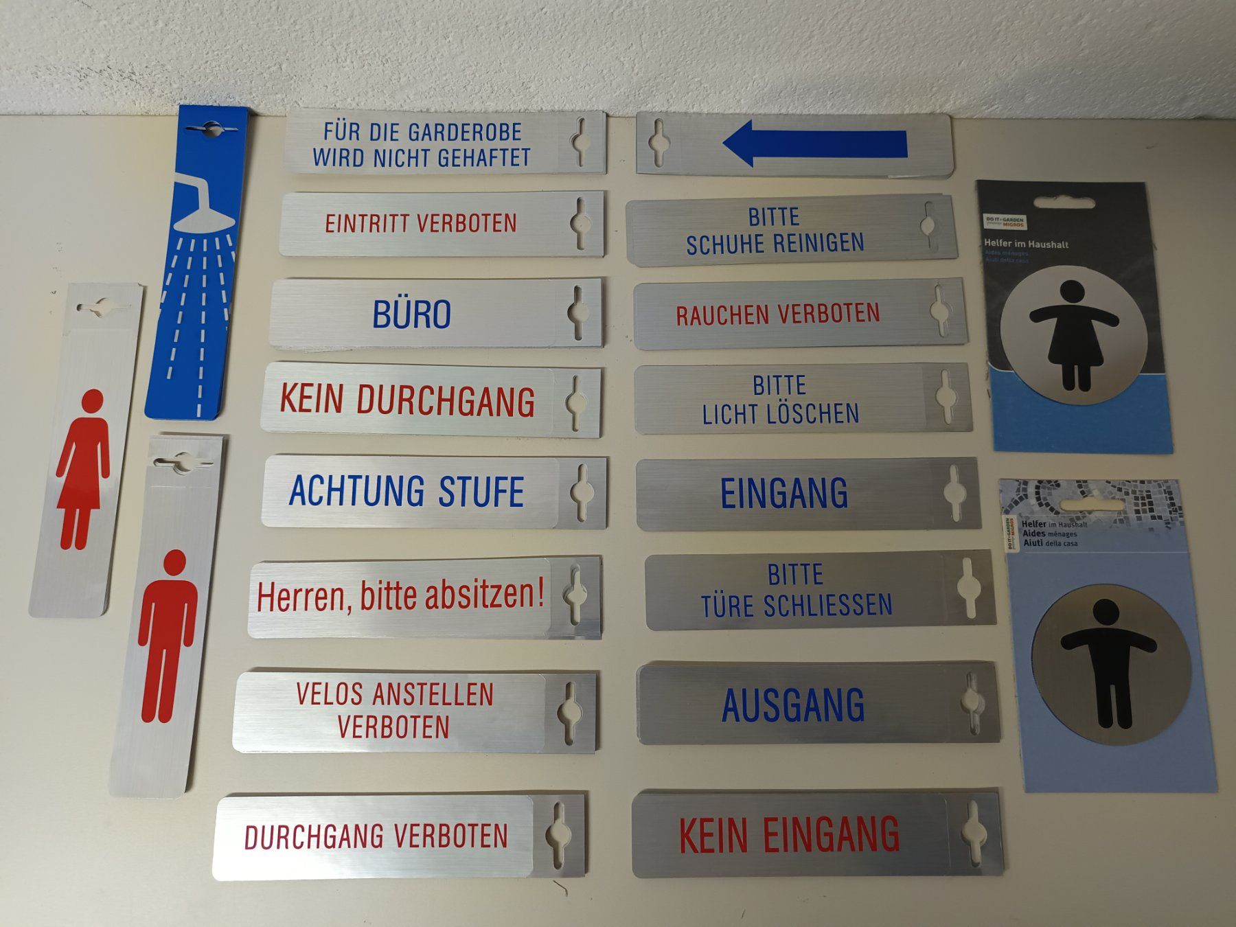 Insegne: Neue Klebe Hinweis Schilder – Nuovo e nell'imballaggio originale da Rüthi (Rheintal) venduto da Balty