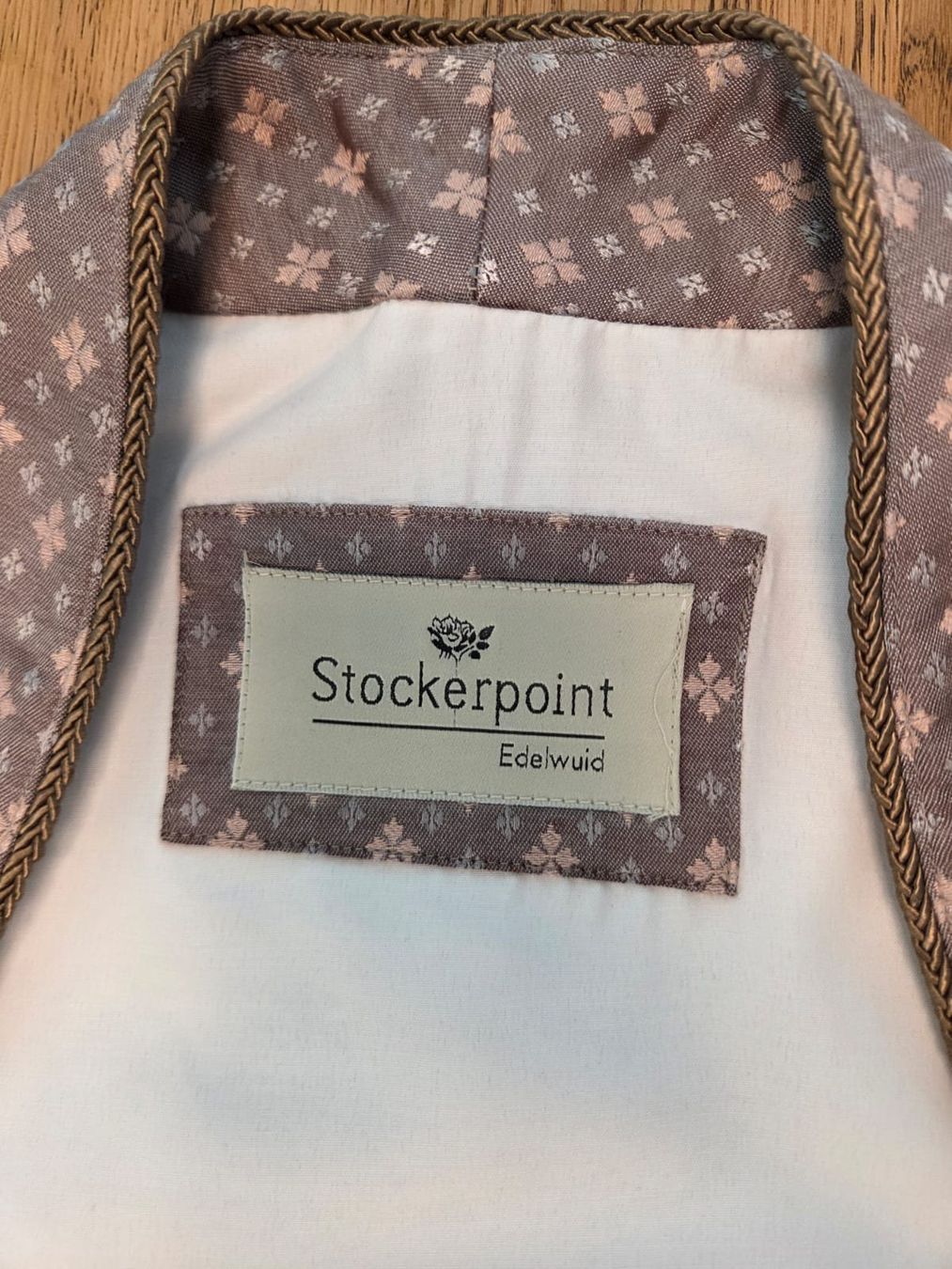 Costumi: Oktoberfest Dirndl mit Bluse und Jacke – Usato da Volketswil venduto da sandyandi 2