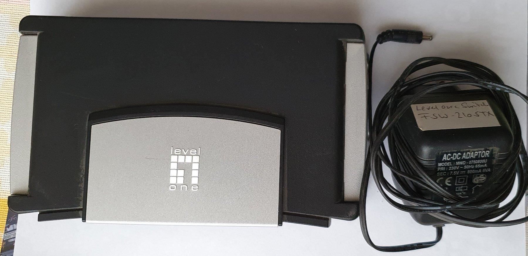 Hub & Switch: Level One 5 Port Ethernet Switch – Usato da Flaach venduto da kubi36 4
