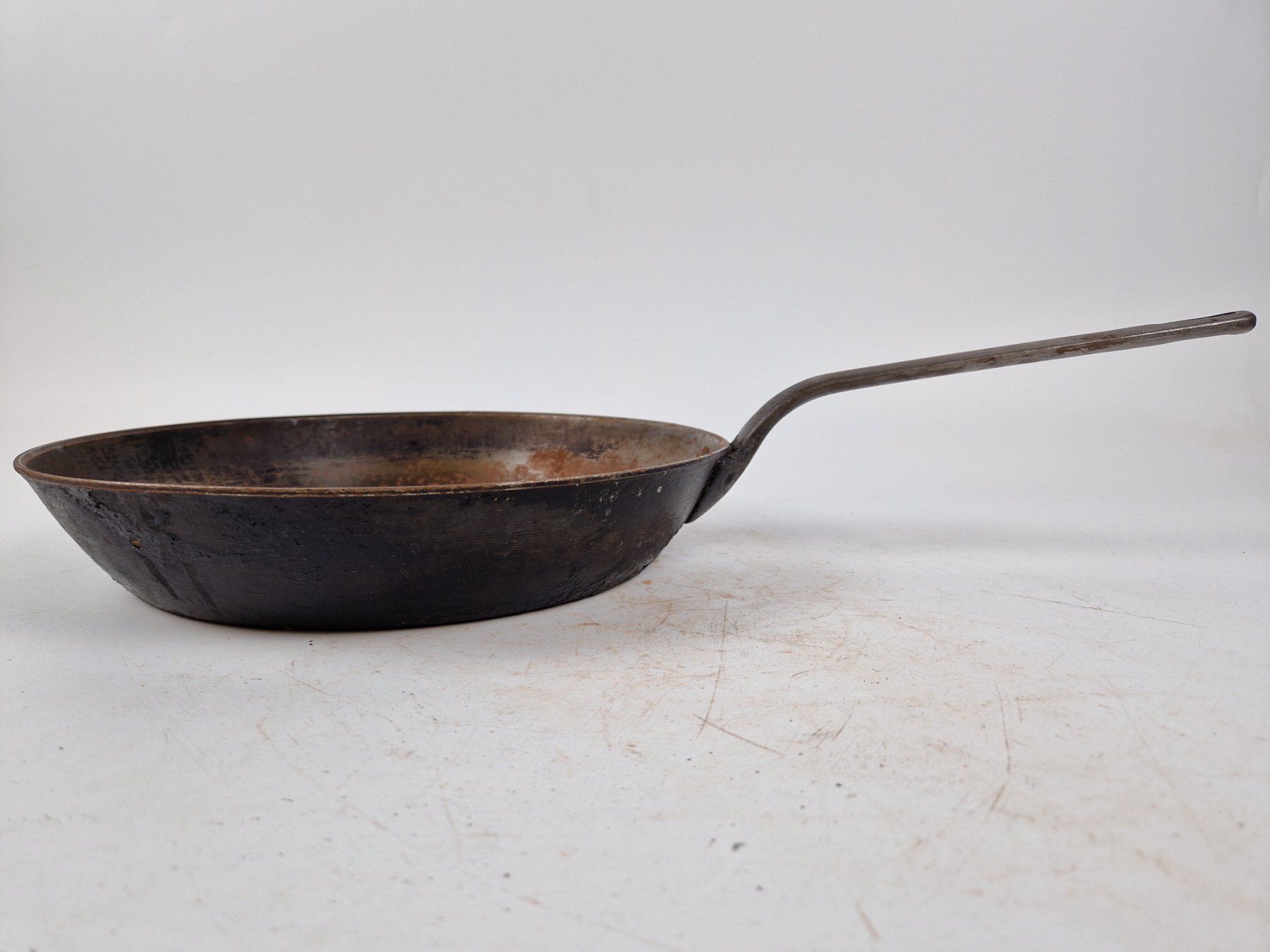 Pfannen: Schwere Eisenpfanne – Gebraucht aus Muhen von Restwert_Muhen 5