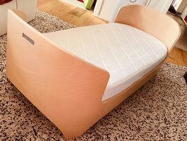 Baby-Kinder Bett hochwertige Marke Leander komplett mit Zub