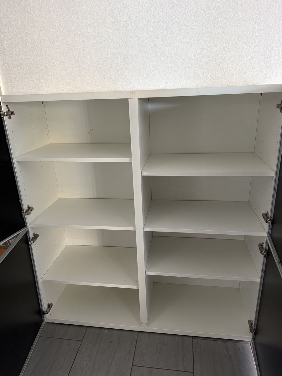 Armadi: Weisser Schrank mit Glastüren – Usato da Zeiningen venduto da leaseraina 1