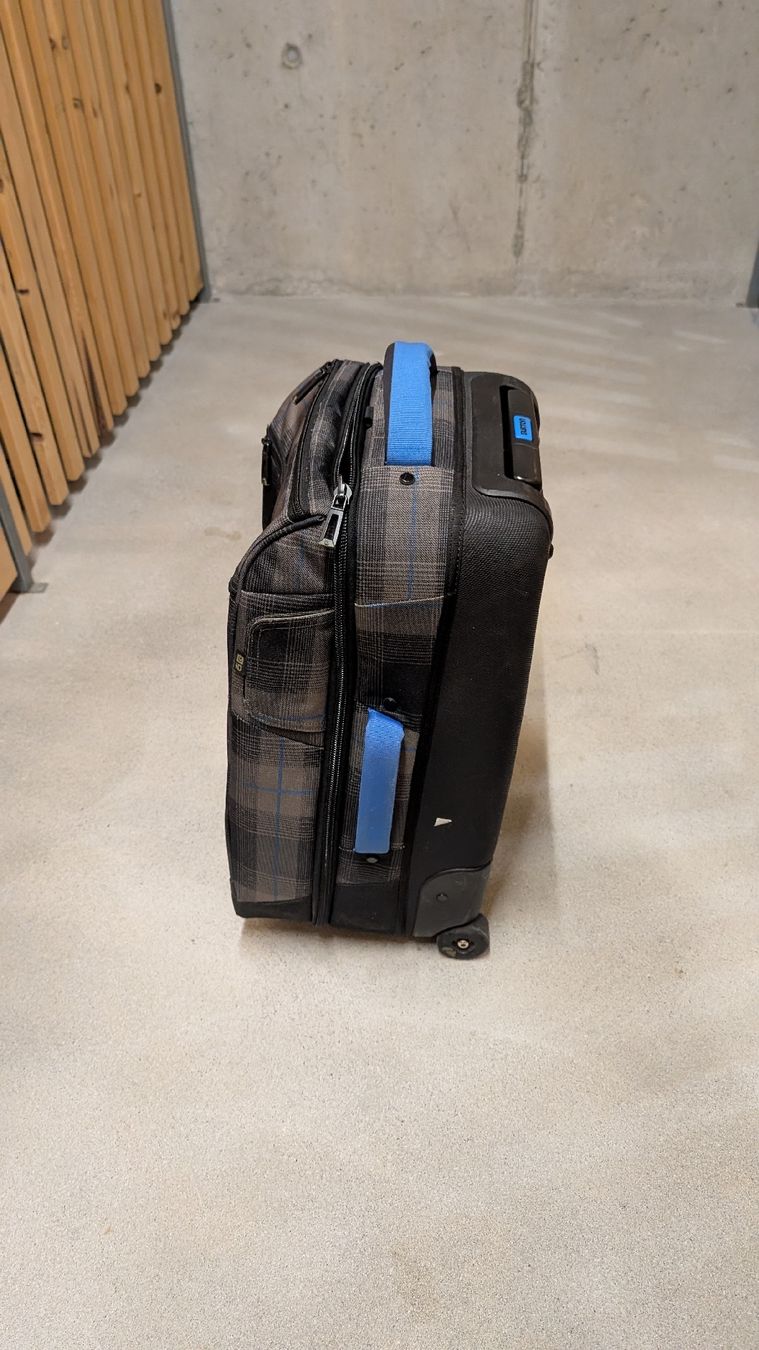 Burton Valigie: Burton rolling suitcase plaid checked fabric – Usato da Horgen venduto da Robjohnch 1