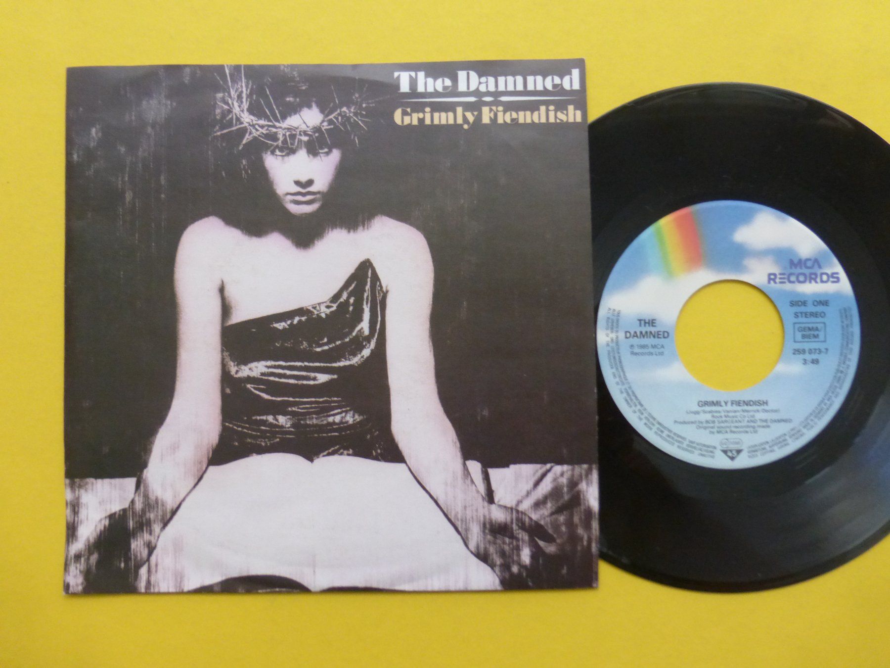 Schallplatten: The Damned – Grimly Fiendish – Gebraucht aus Zürich von Swiss57