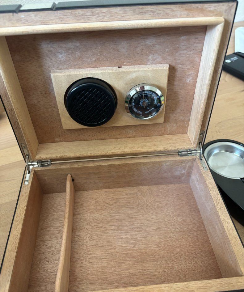 Humidor per sigari: Zigarren Humidor – Usato da Liestal venduto da leanstein 1
