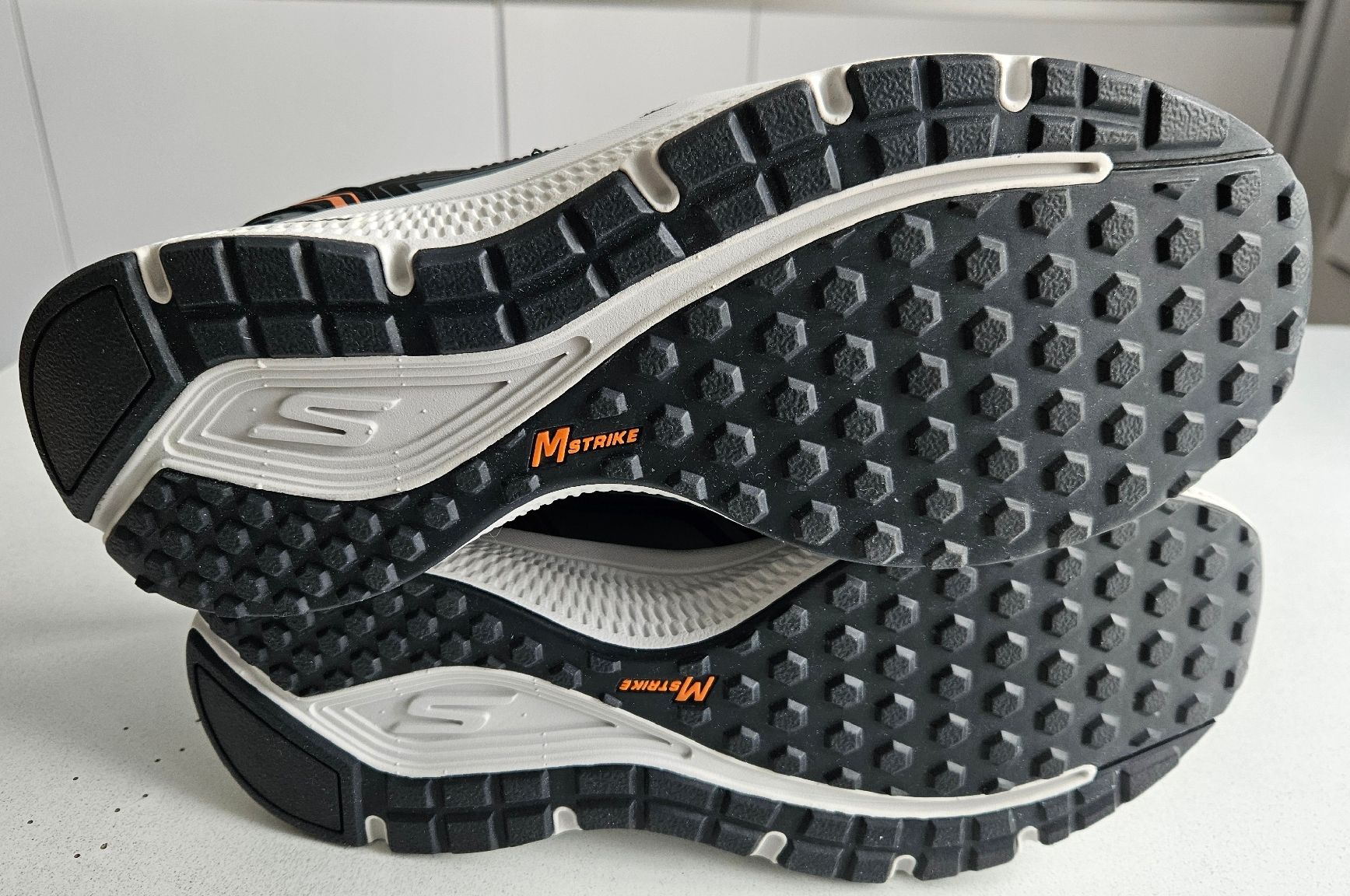 Skechers Scarpe da uomo: Skechers Go Run Gr. 43 – Nuovo (secondo la descrizione) da St. Gallen venduto da Patrizia0711 3