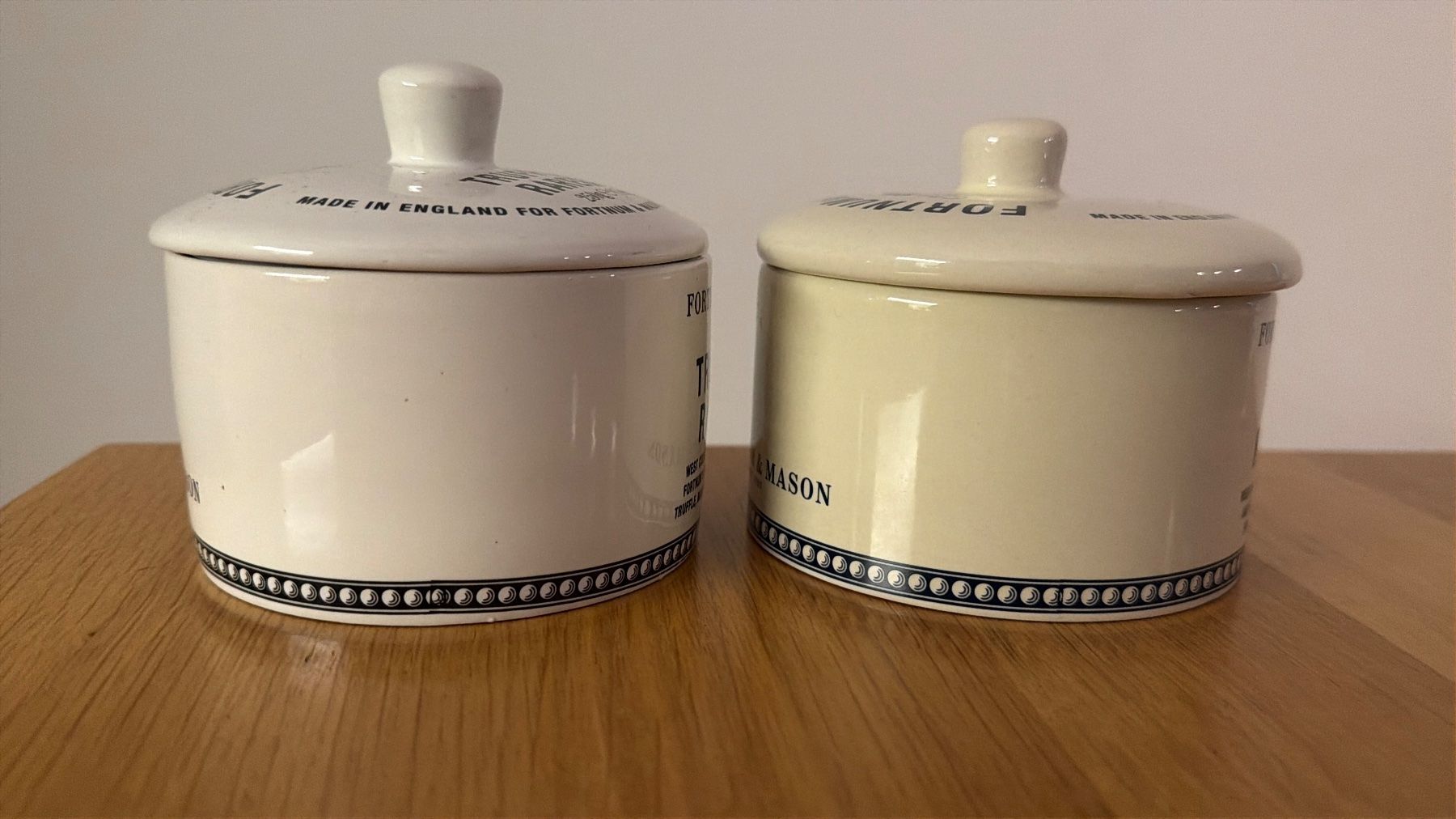 Töpfe: 2 Fortnum & Mason Rarebit Toepfe mit Deckel – Gebraucht aus Basel von Rouge. 4