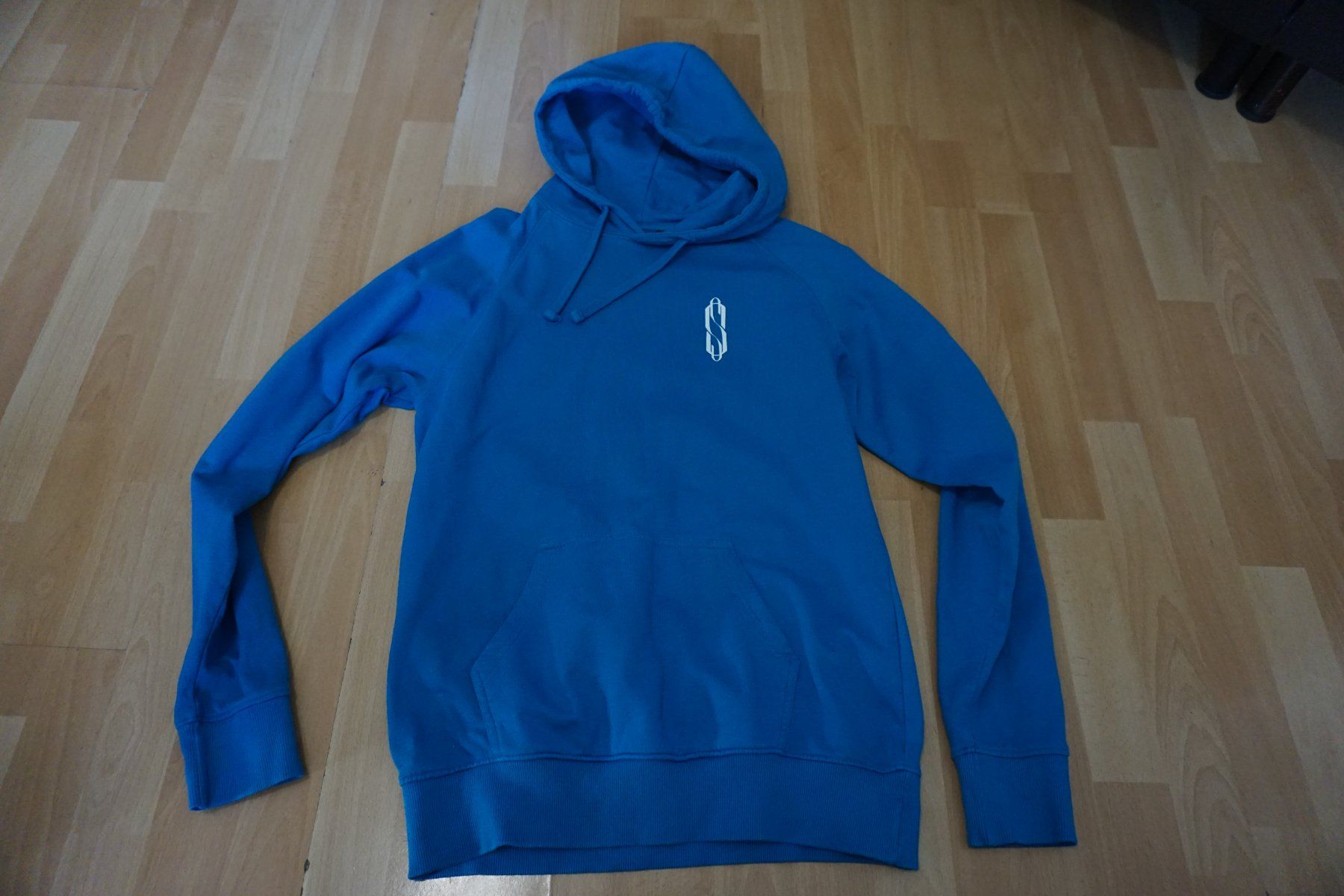 Maglioni & Felpe: Hoodie mit Logo, Grösse S – Usato da Zürich venduto da einalemjena
