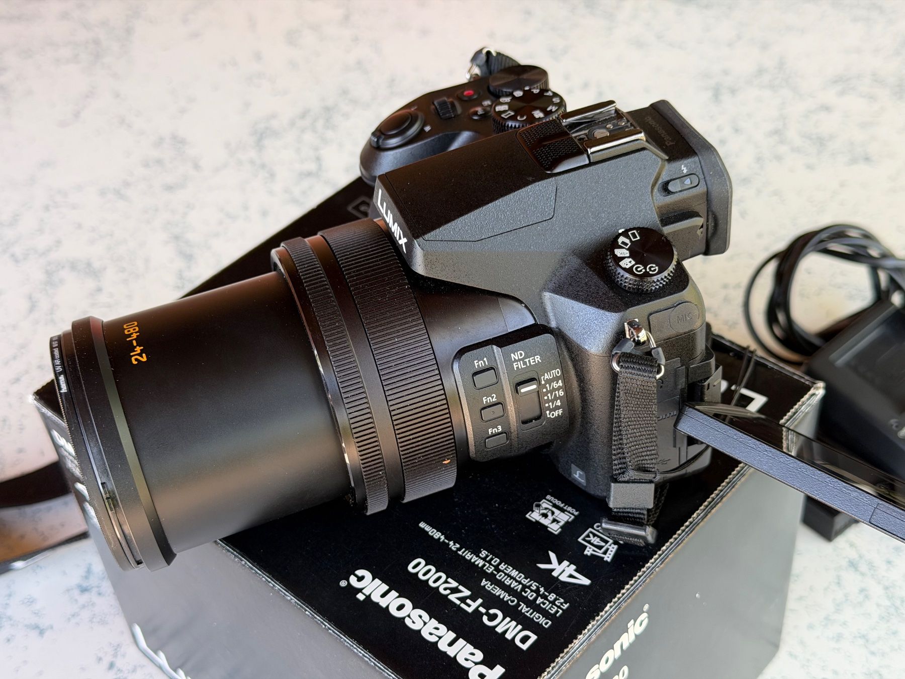 Panasonic Fotocamera: Panasonic Lumix DMC-FZ 2000 mit Buch – Usato da Grüt (Gossau ZH) venduto da Rocks55 7