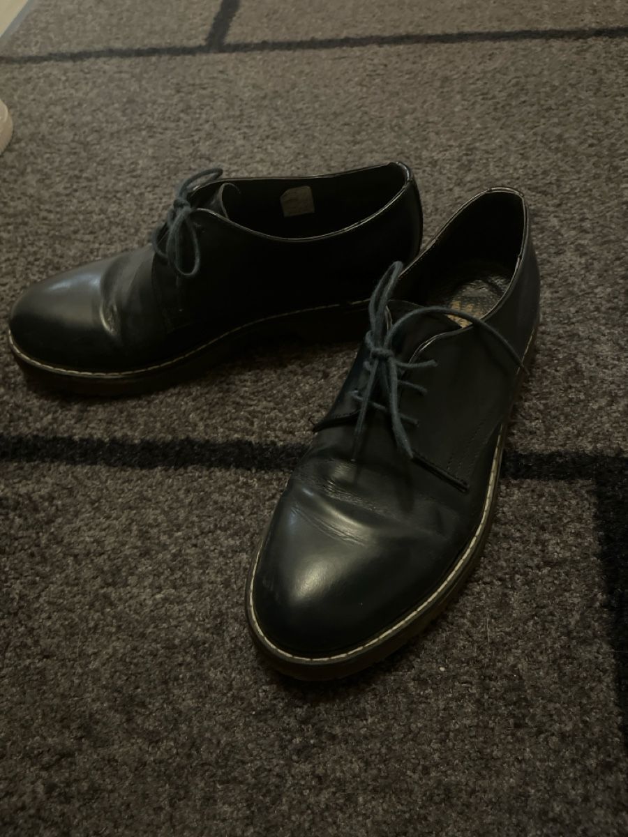 Chaussures femmes: Scarpe stringate nere  e comode 40 – D'occasion à Aurigeno par dad_h7r5