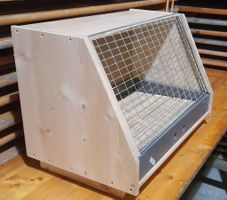 Kleintierstall  Holz, mit Kotschale und Holzrost.