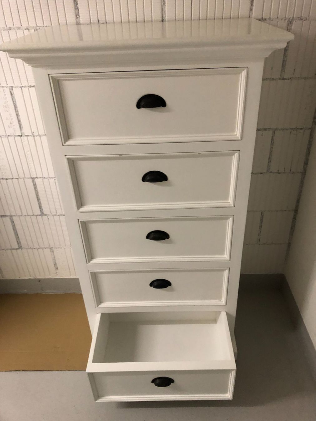 Cassettiere: Kommode, weiss  mit 5 Schubladen, neuwertig. – Nuovo (secondo la descrizione) da Wängi venduto da Argon180 3