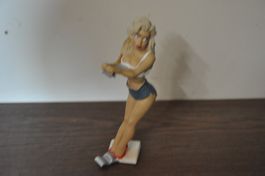 Alu Getränkedose Halter Frau