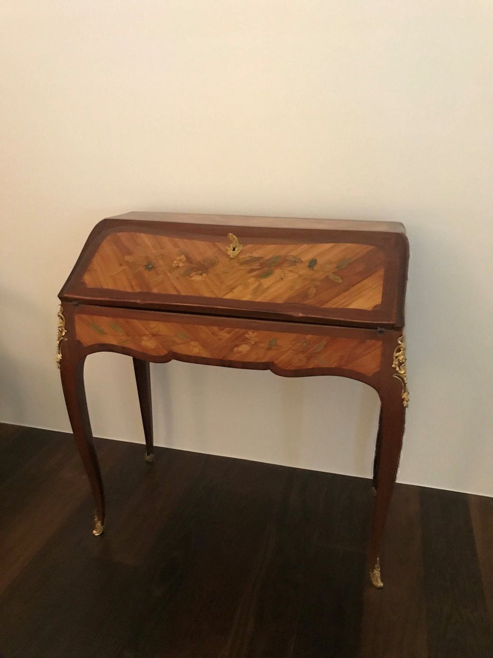 Scrivanie: Seltene "Bureau de Pente" Louis XV 18JH. – Usato da Zürich venduto da Louis_xvi