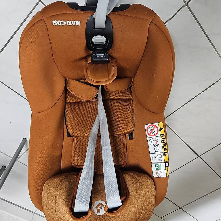 Seggiolini per auto: Auto Kindersitz Maxi Cosi – Usato da Kägiswil venduto da Gestaltungsatelier