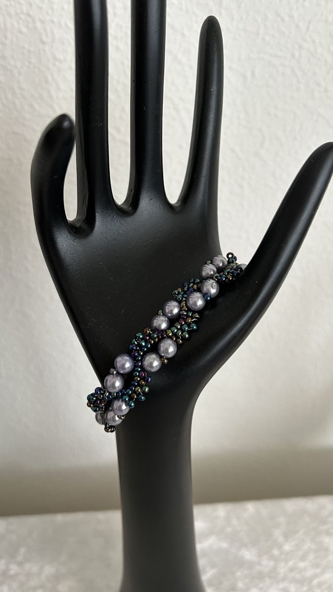 Bracciali & Braccialetti: Perlenarmband, elegant, schöne Farben, Handarbeit, Perlen – Nuovo (secondo la descrizione) da Ettiswil venduto da nat_9vgc