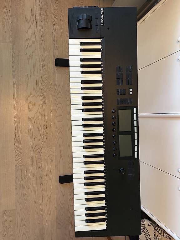 Strumenti musicali: Native Instruments Komplete Kontrol S61 MK2 - MIDI Keyboard – Usato da Steffisburg venduto da lar_r2c8