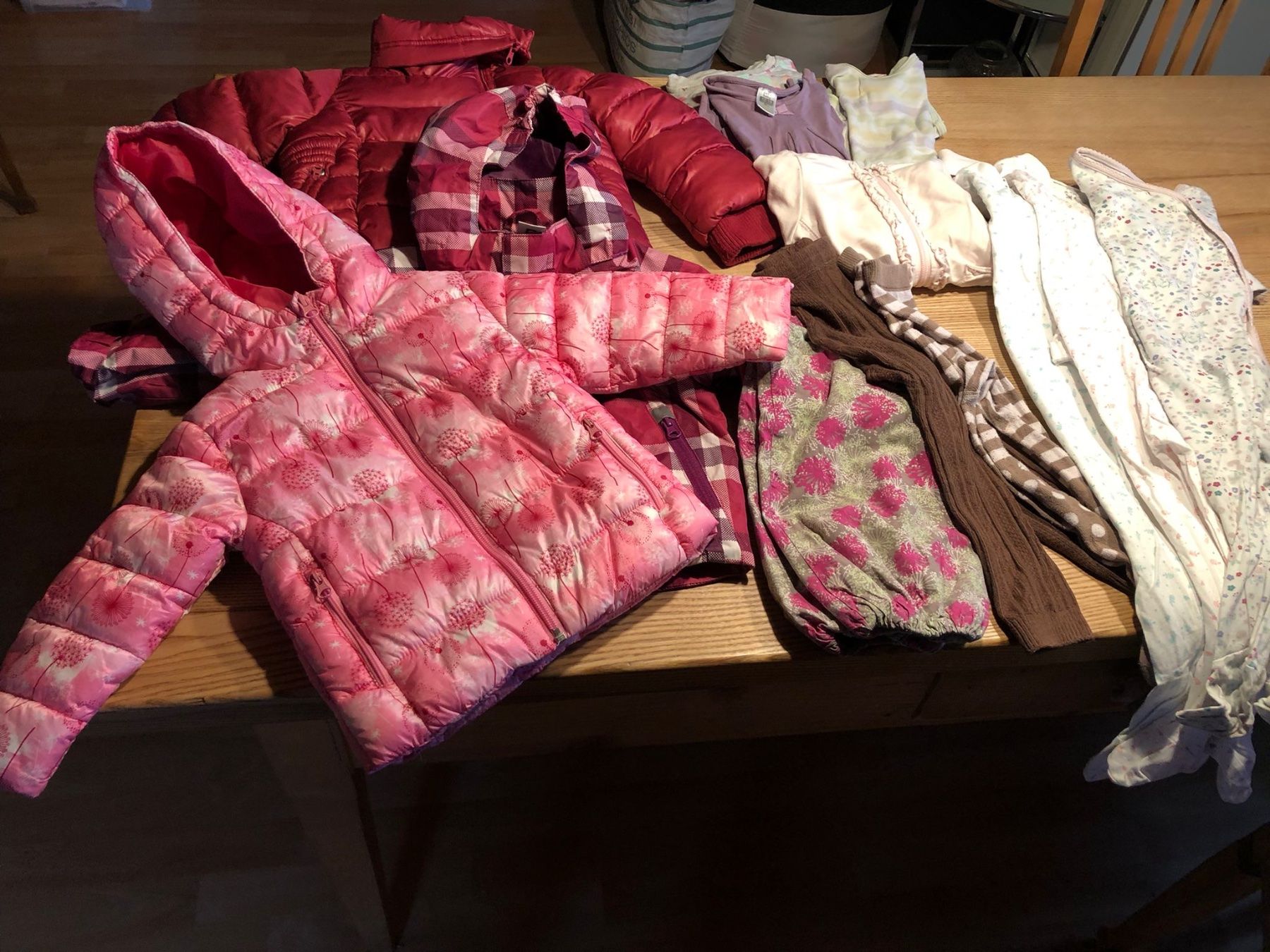 Lotti & Set di vestiti: 13-teiliges Mädchenpaket Gr. 80 - 86 – Usato da Röschenz venduto da Tashroal