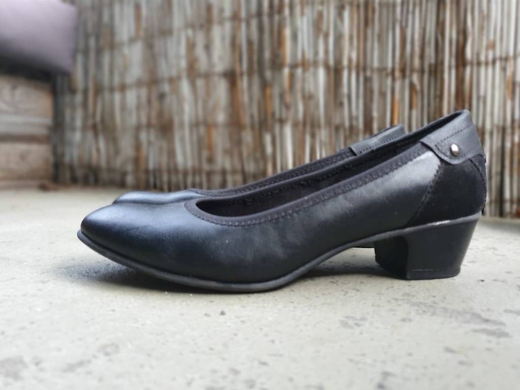 Scarpe da donna: Schwarz matte Lederschuhe Gr.40 – Usato da Zürich venduto da Blue_44