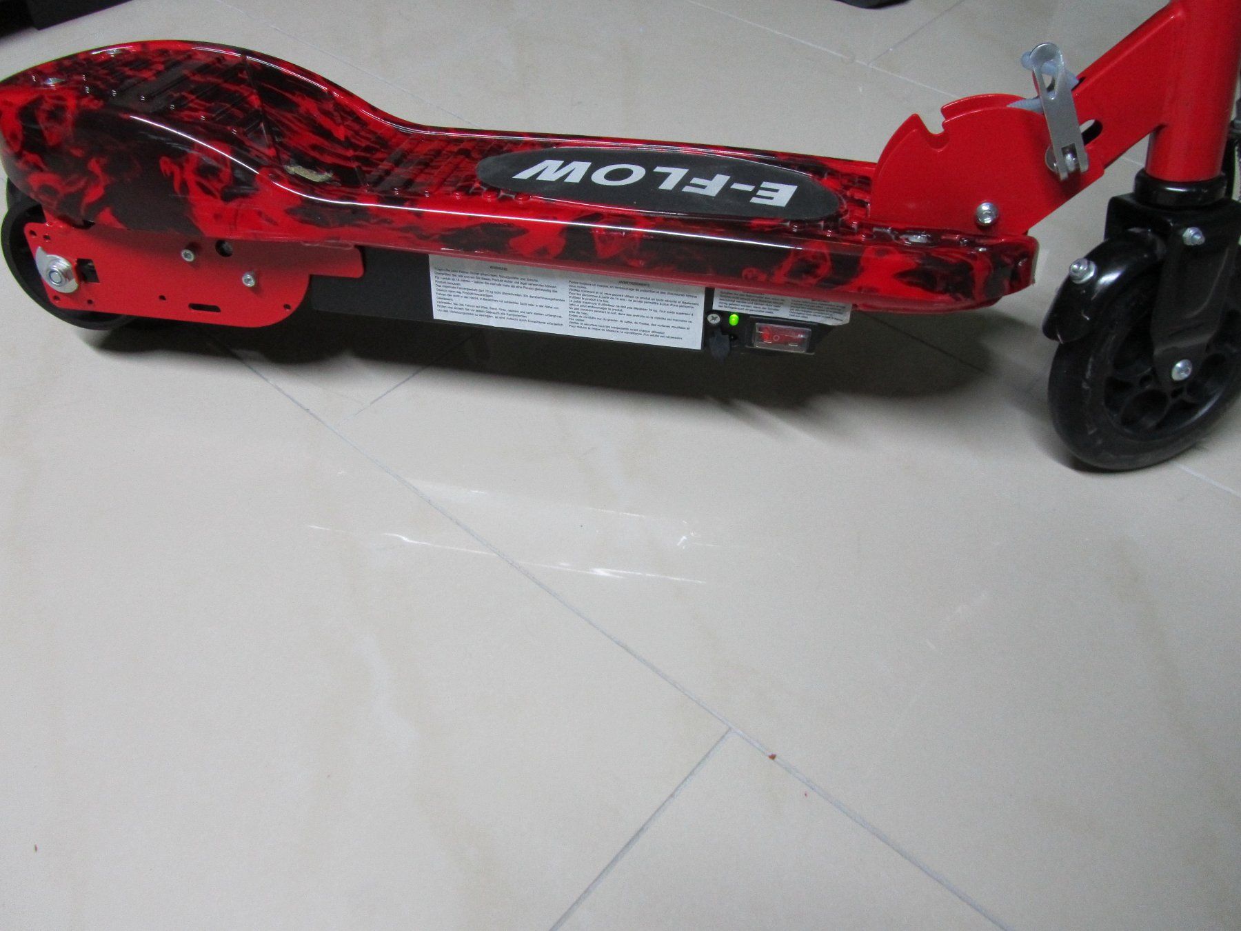 Scooter: E-Scooter FLOW 12 km/h rot – Usato da moosseedorf venduto da RTN10 4