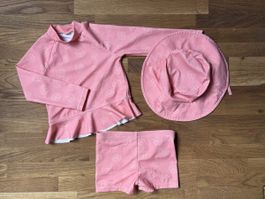 Set C&A Costume da bagno rosa + cappellino prot.UV 12 mesi