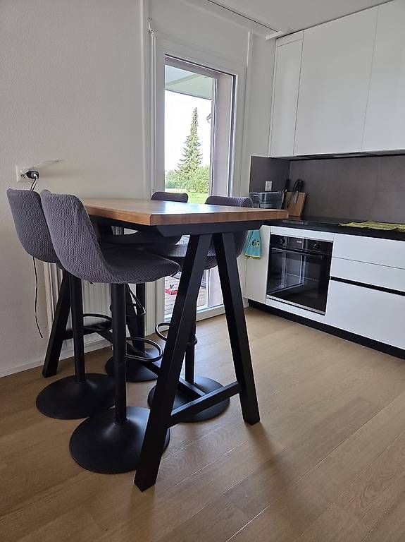 Tavoli: Ensemble table style bistro + 4 chaises hautes – Usato da Pully venduto da Apollo067