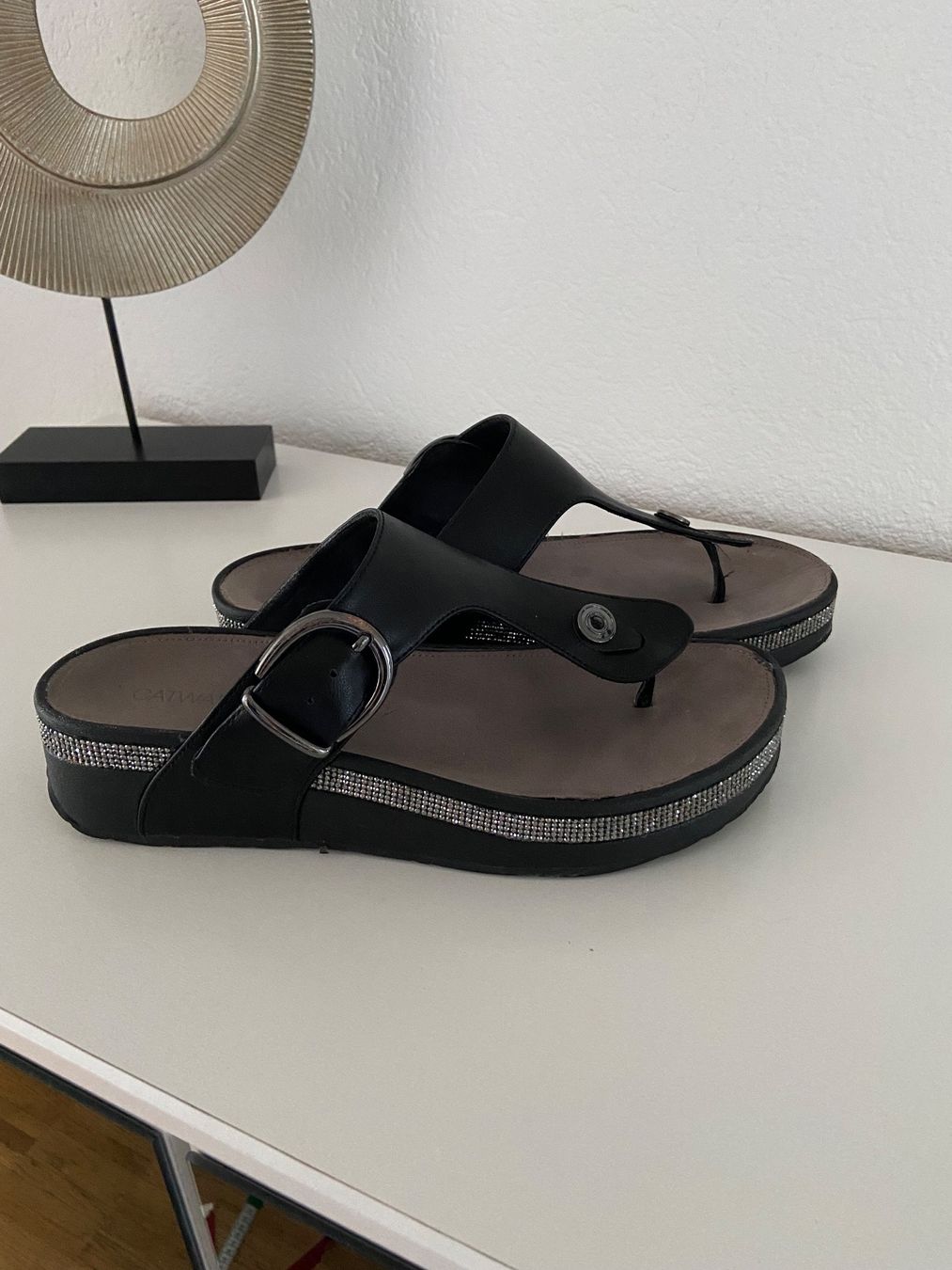 Damenschuhe: Sandalen/ Zehentrenner – Gebraucht aus Bülach von kittygismo 1
