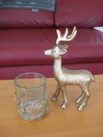 Schöner eleganter Metall Hirsch mit einem Teelicht