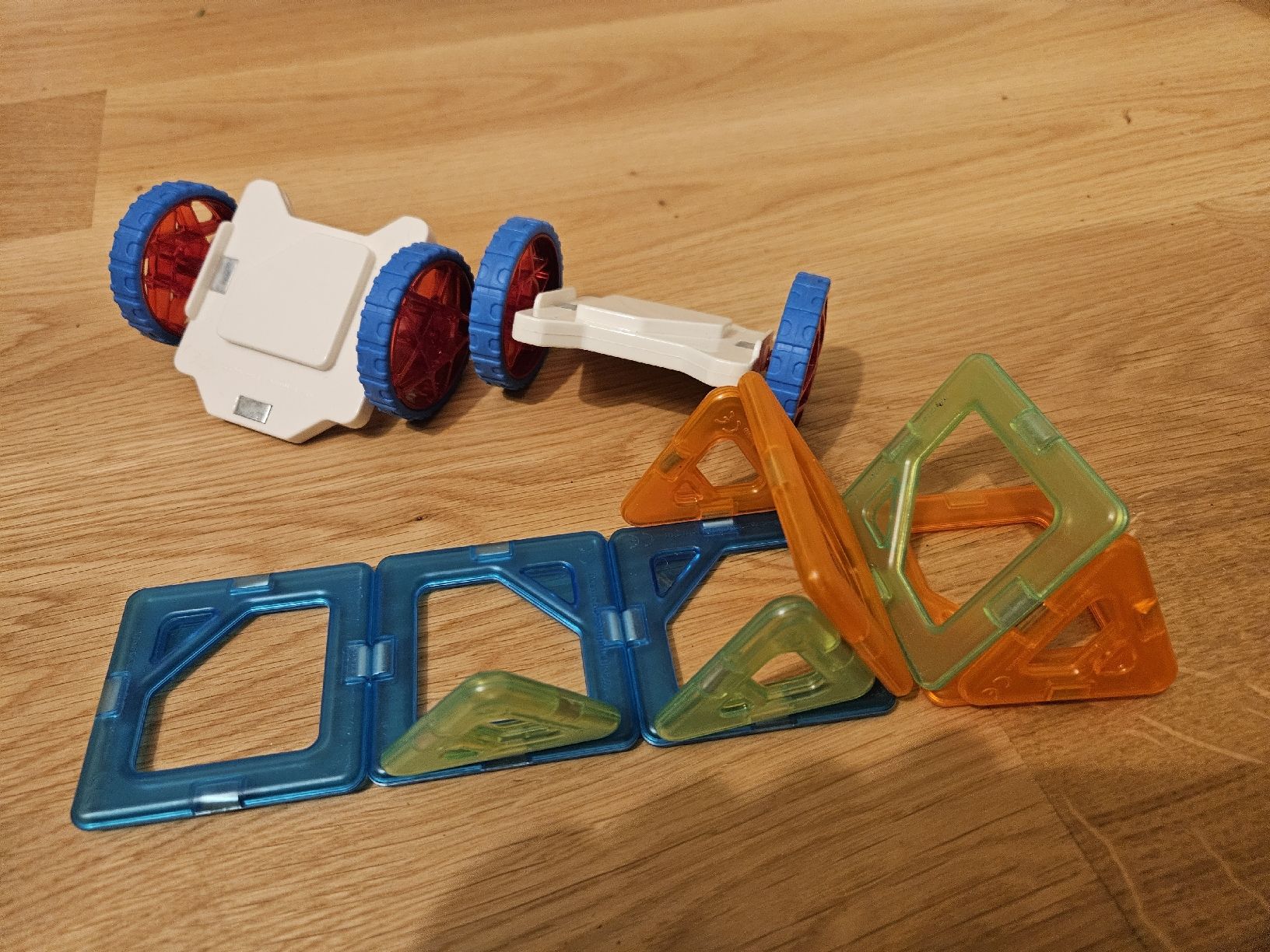 Geomag Giocattoli: Geomag-Set aus 35 magnetischen Bauelementen – Usato da Chêne-Bougeries venduto da annabruderle 2