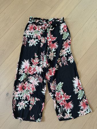 Culotte Hose Blumenmuster Schwarz Grösse M