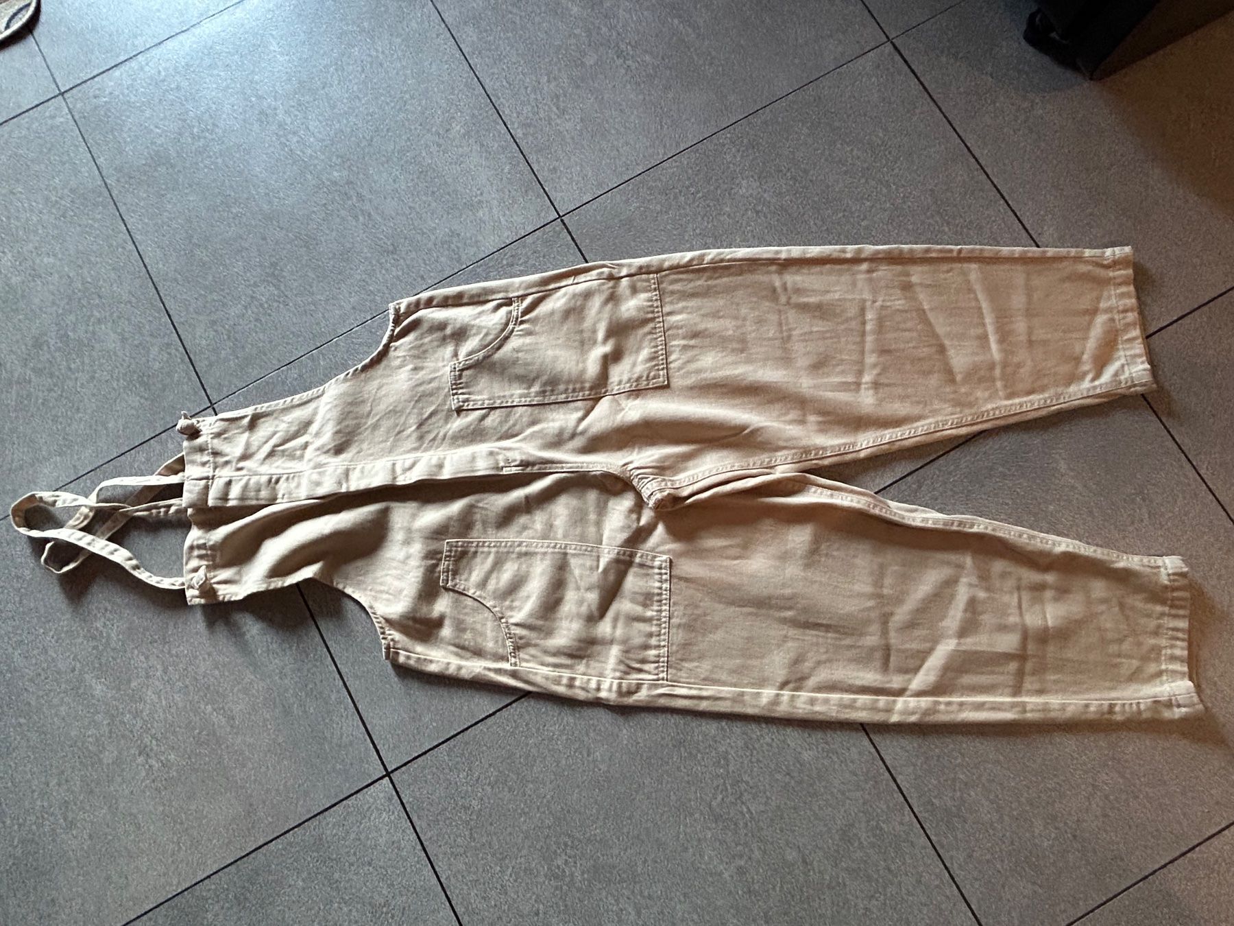 Tute: Latzhose Clockhouse beige Gr.38 – Nuovo (secondo la descrizione) da Arbedo venduto da nadia1973