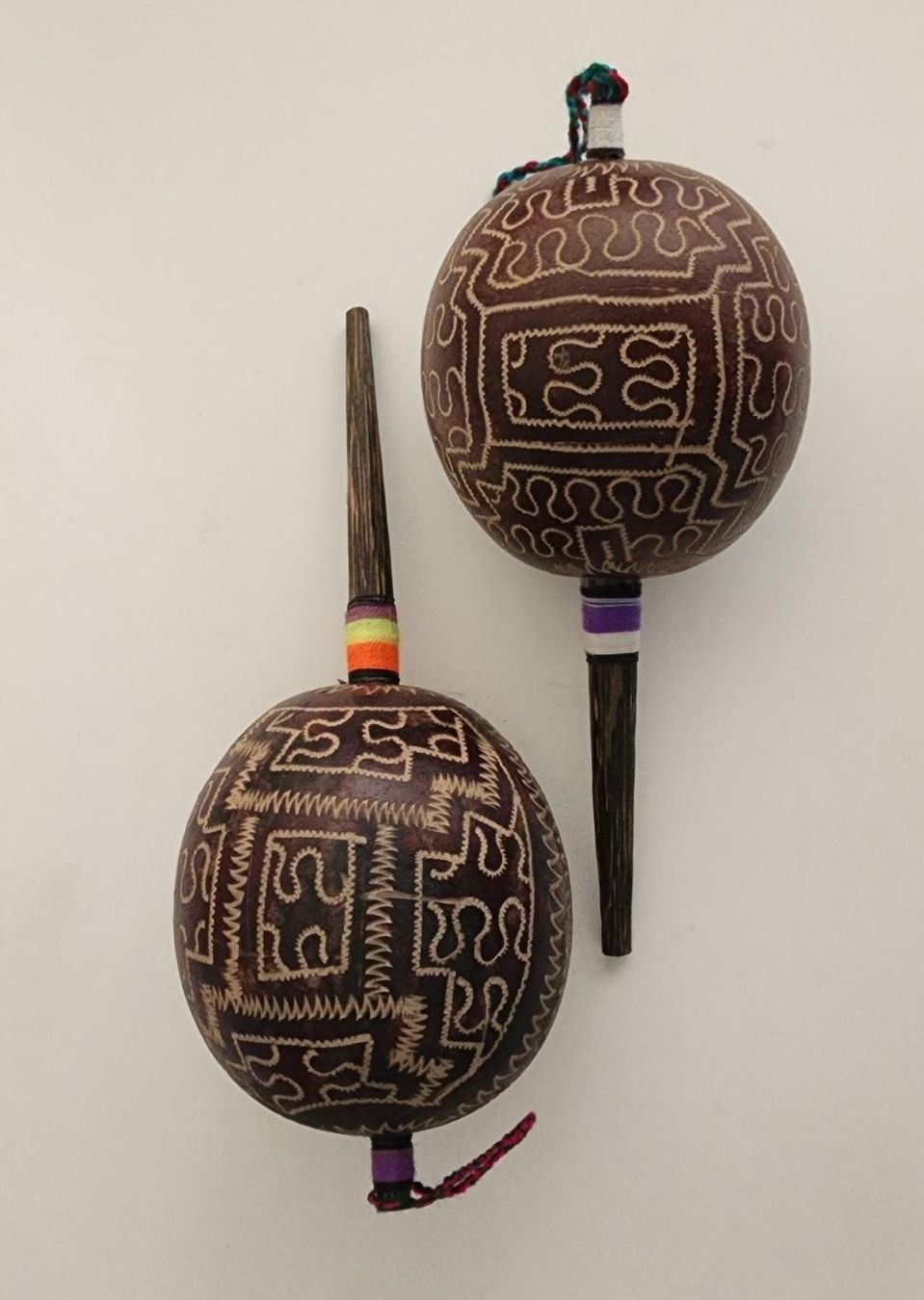 Strumenti musicali: 2 x Grosse Shaman Percussion Rassel Peru, effektvoller Klang – Nuovo (secondo la descrizione) da Lima- Peru venduto da Alpaka-Haus 2
