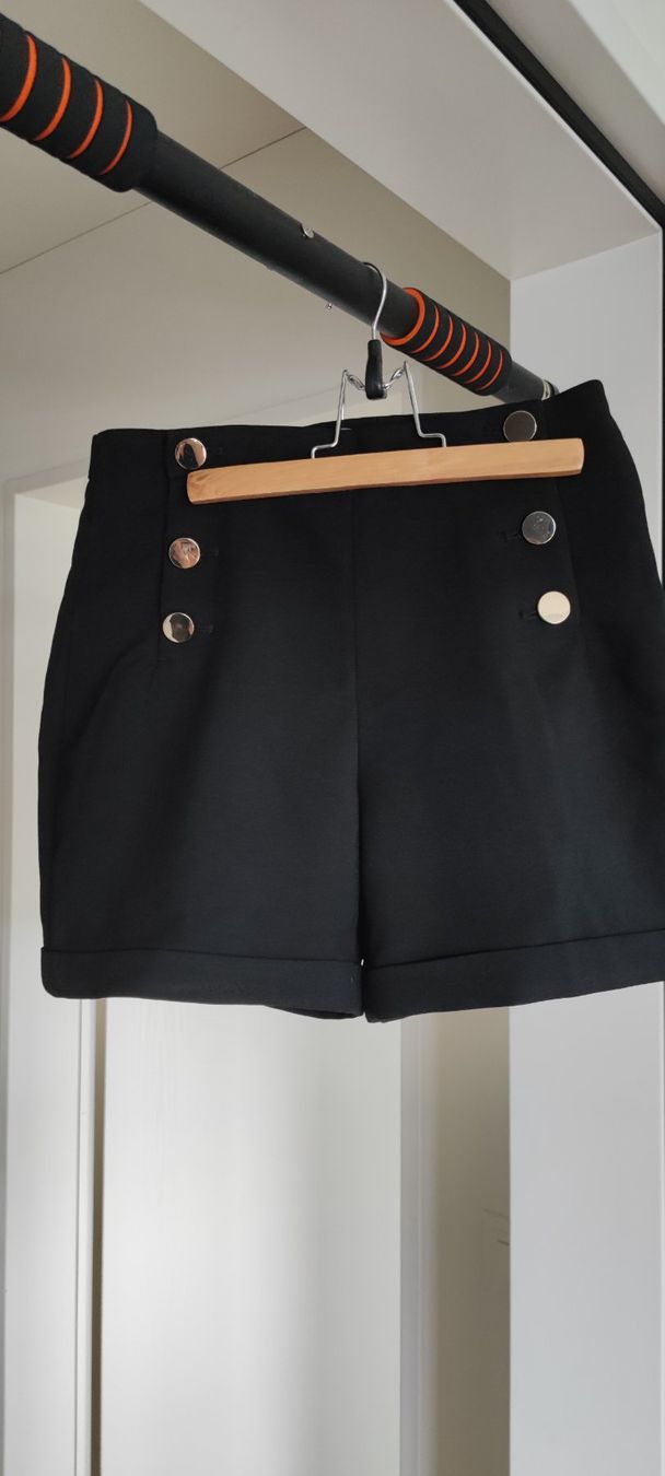 H&M Pantaloni: Schicke Shorts/ kaum angezogen – Nuovo (secondo la descrizione) da Zug venduto da vik_8fdf