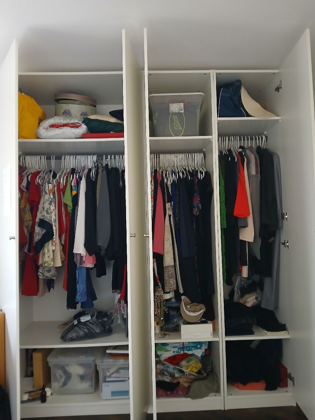 Ikea Armadi: Spacious White IKEA wardrobe 200×235×60 – Usato da Dübendorf venduto da LoRi-2026 1