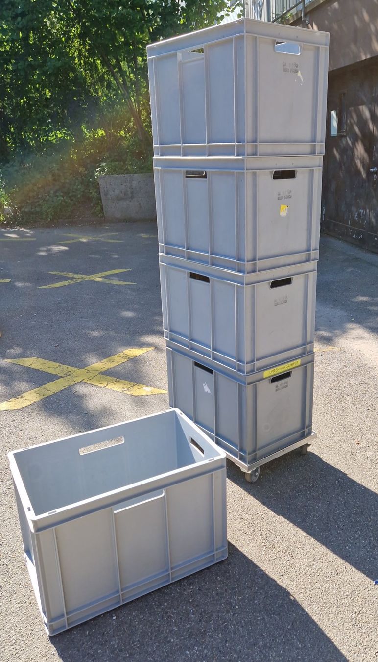 Casse di trasporto: 5 Rako-Kisten, 60x40x40cm, stark, mit Roller/Räder – Usato da Zürich venduto da EhrlichJA 1