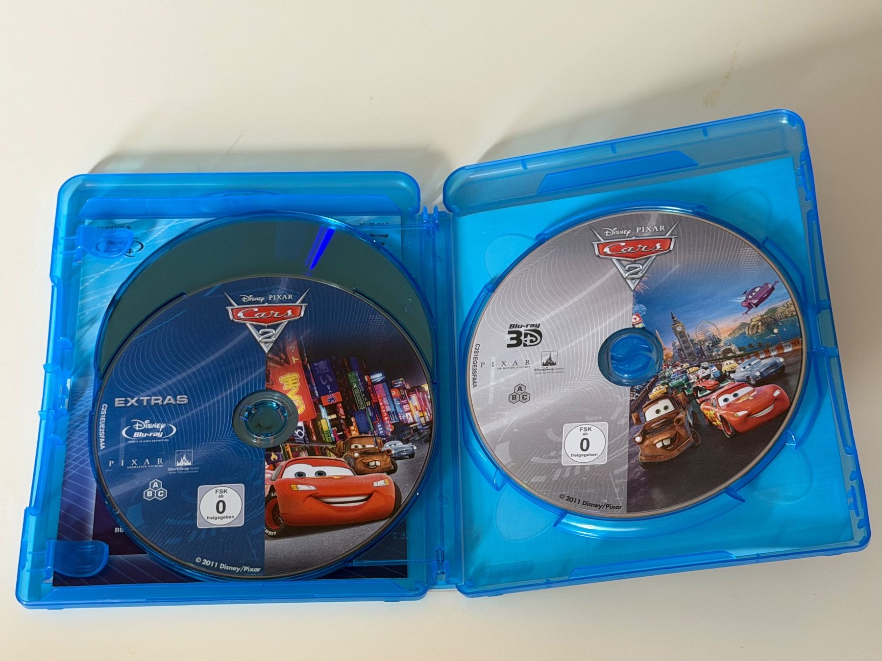 Tutti i DVDs: Blu-ray 3D Cars 2 3-Disc Set – Nuovo (secondo la descrizione) da Altstätten SG venduto da sheamus 2