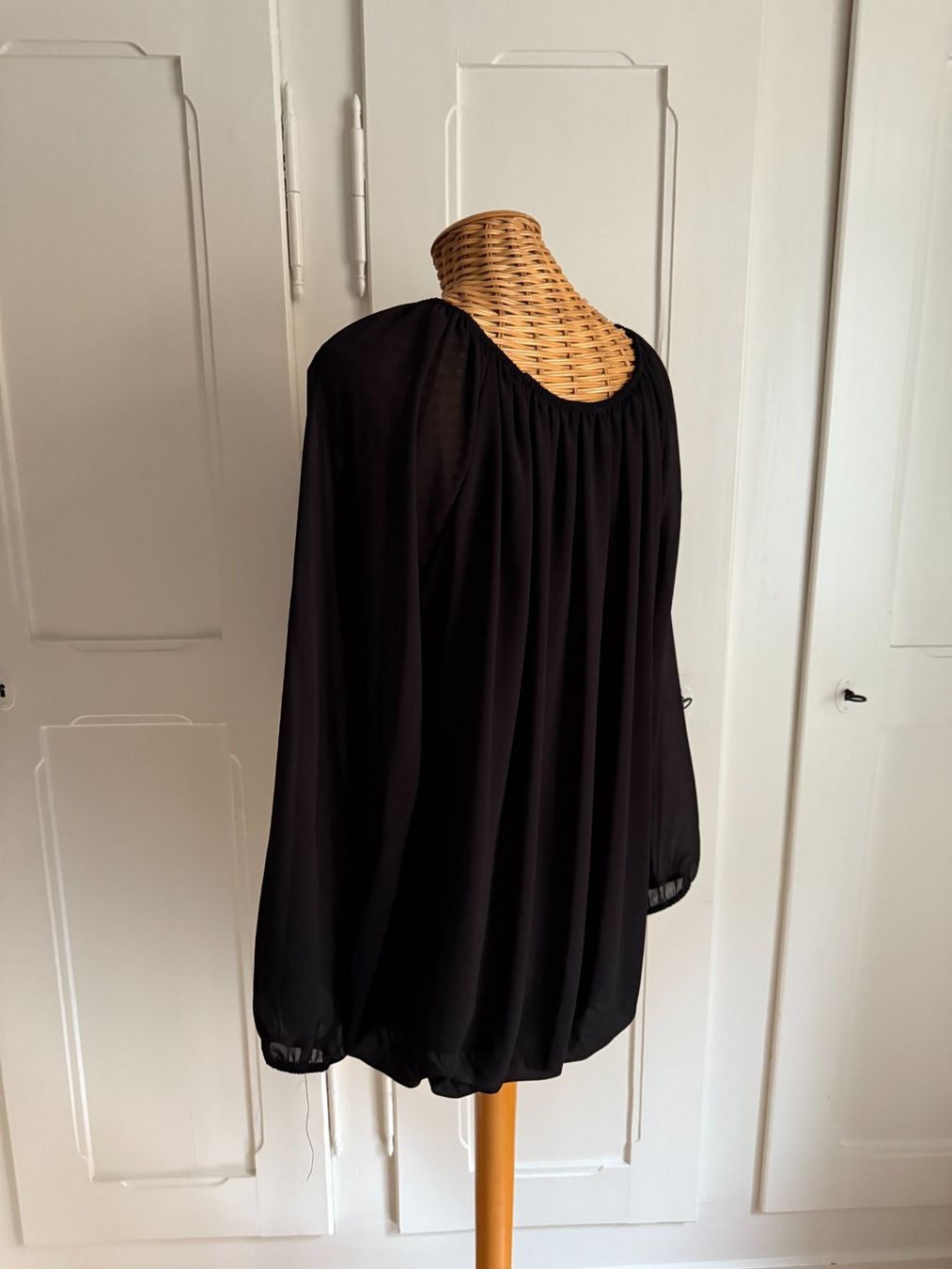 Chemisiers: Chiffonbluse schwarz fliessend L – D'occasion à Zürich par Diazaio 2
