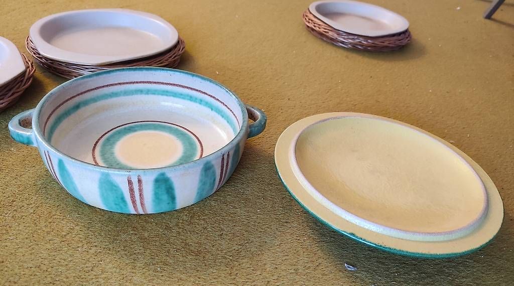 Set di piatti: Teller, Topf und Untersetzter – Usato da Meisterschwanden venduto da meisti12 3