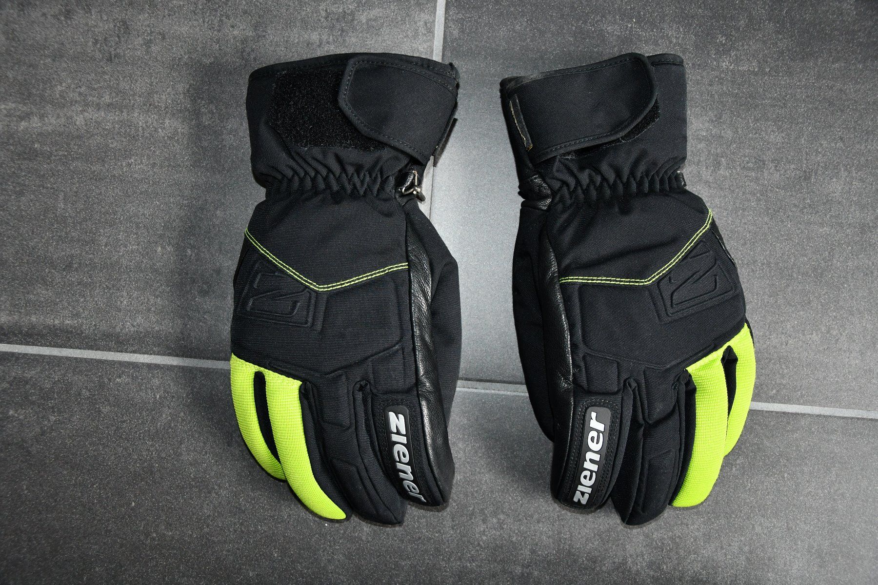 Ziener Guanti & manicotti: Handschuhe, Ziener, Gr. 8.5, Neu – Nuovo e nell'imballaggio originale da Sins venduto da dsto