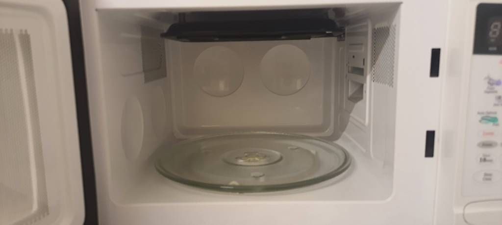 Elettrodomestici da cucina: Mikrowelle – Usato da Grabs venduto da Neuton 1