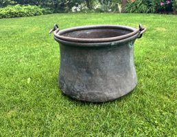 Antiker Kupferkessel mit Henkel, Gebrauchsspuren