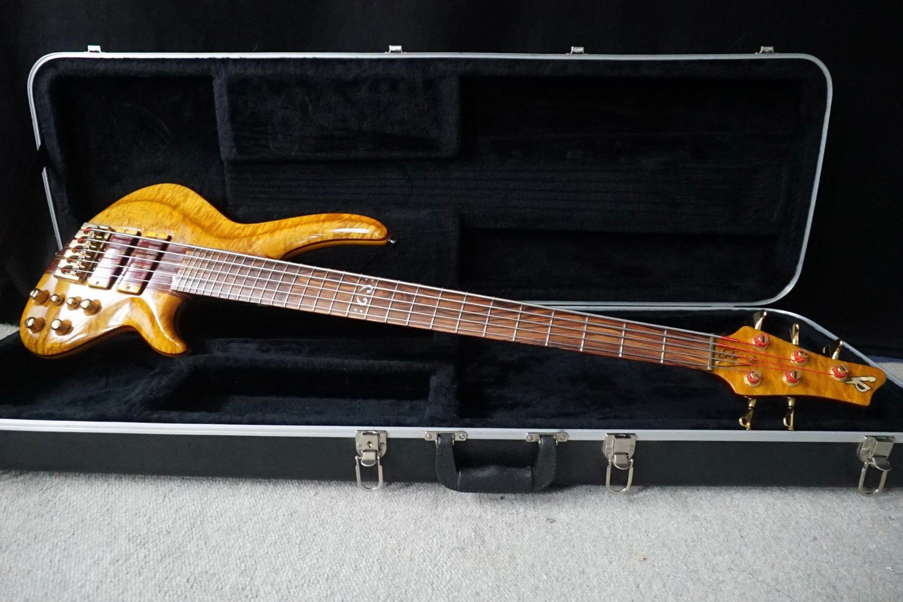 Strumenti musicali: Vadim handmade custom 5-String Bass ***HANDMADE IN CANADA*** – Usato da Ortschwaben venduto da Musictrade