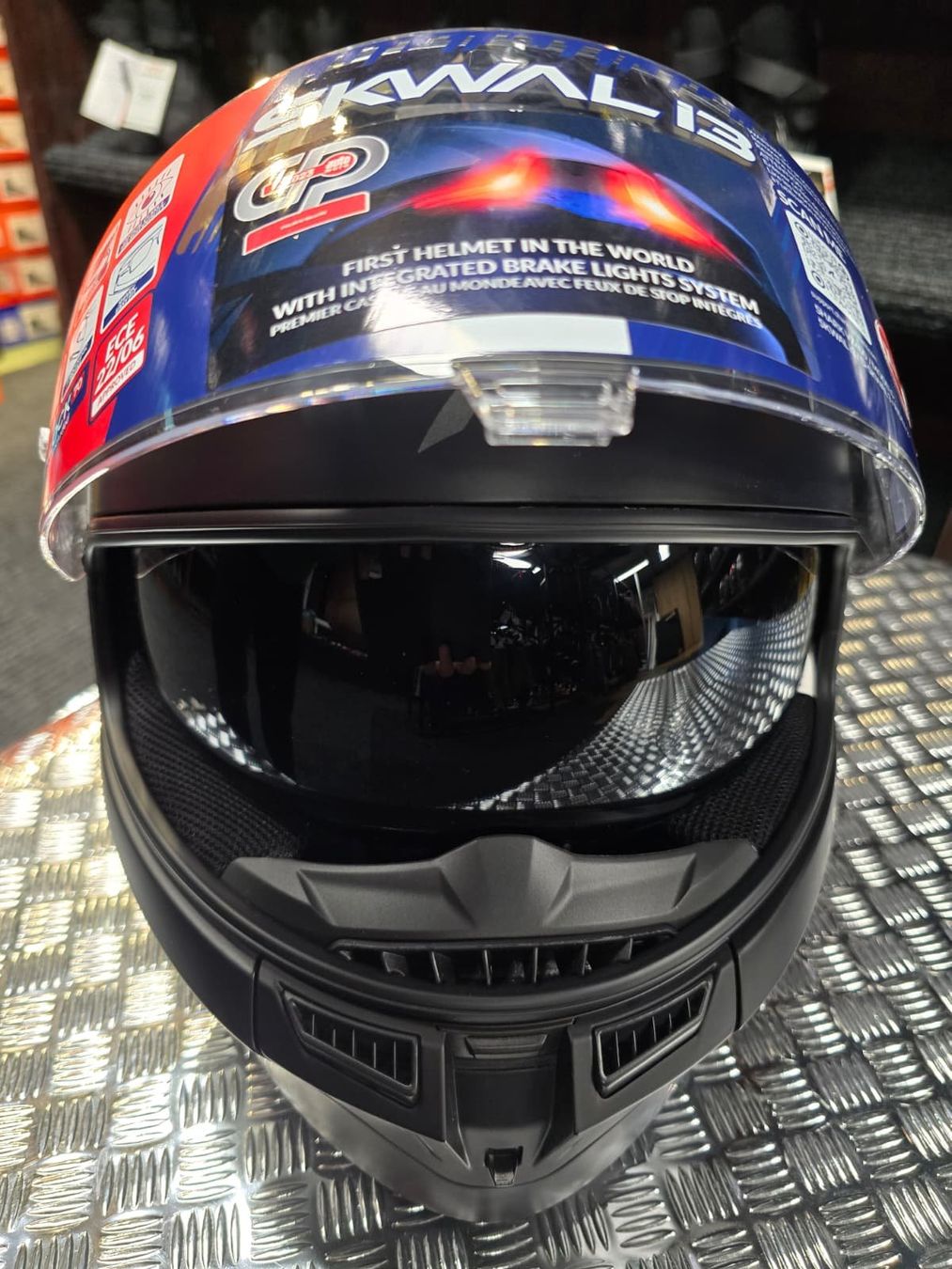 Caschi & visiere: Casque Shark Integral Skwal i3 Dark Shadow Edition mat – Nuovo e nell'imballaggio originale da Yverdon-les-Bains venduto da MotoFactory. 6