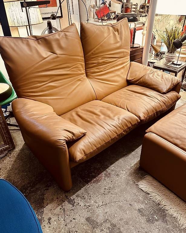 Cassina Divani: Cassina Maralunga cuir et pouf – Usato da Carouge GE venduto da polymagoo 3