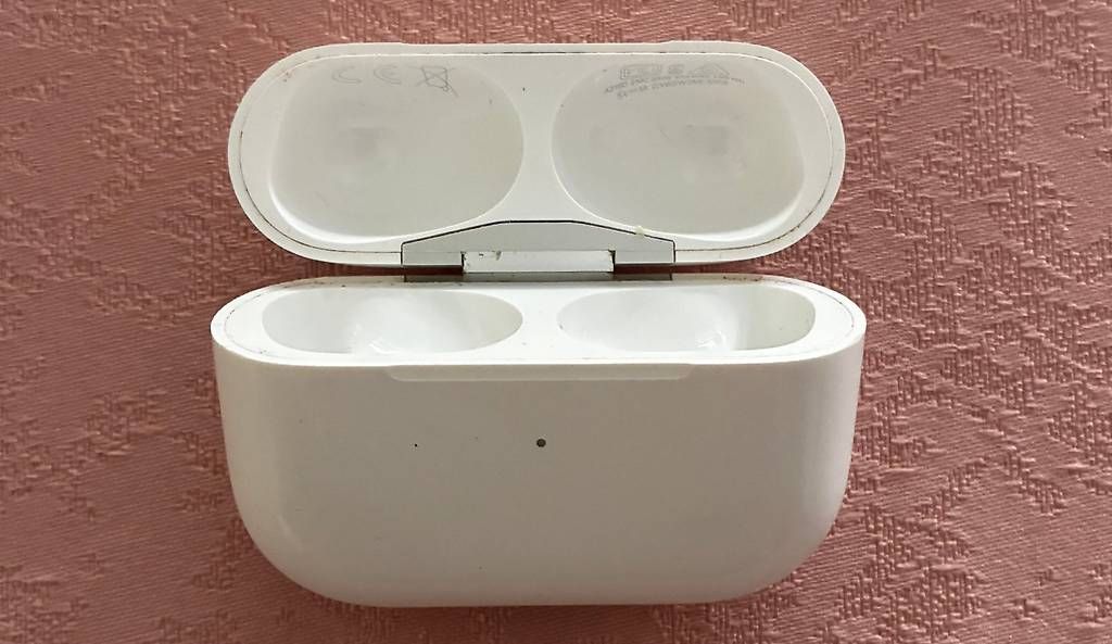 Cuffie: AirPods Pro (1ère génération)  accessoires complets – Usato da Genève venduto da AA3821 1