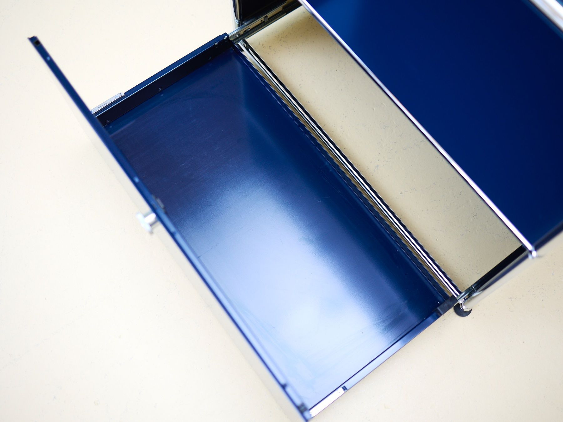 USM Cassettiere: USM Sideboard Stahlblau Lieferung möglich – Usato da Meinisberg venduto da atelier_TILIJA 4