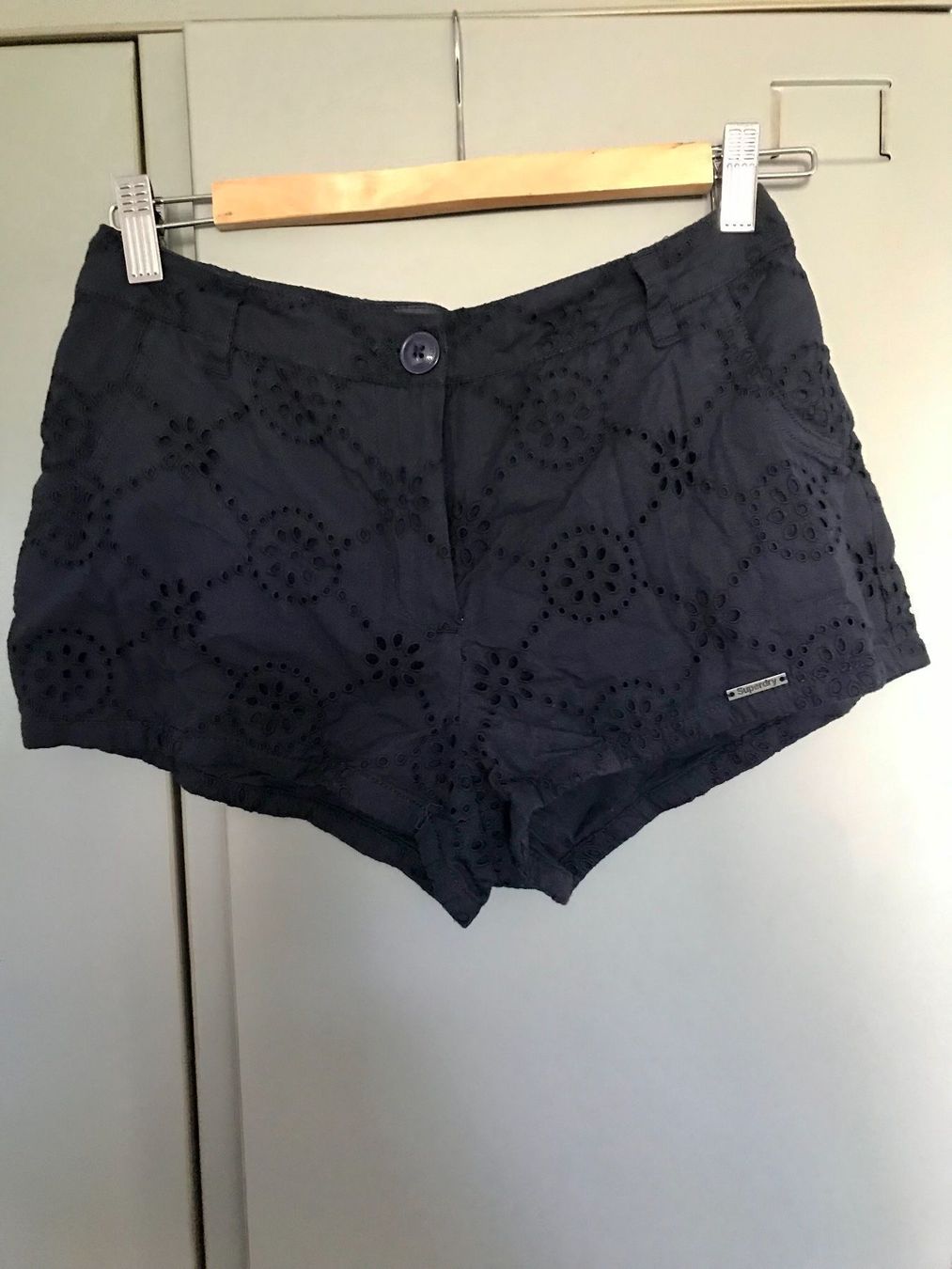 Superdry Pantaloni: Shorts blau Gr. XS von Superdry – Nuovo (secondo la descrizione) da Schliern b. Köniz venduto da Pecannut