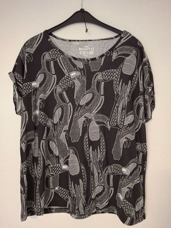 Damen T-Shirt mit Muster, Grösse 48/50, neuwertig