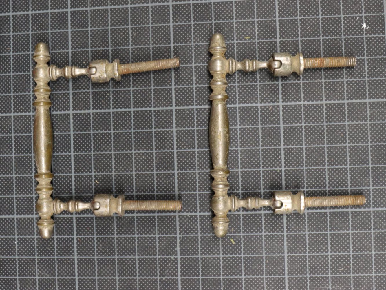 Ferramenta: Jugendstil Nachttischgriff, Kommodengriff, Fallgriff – Usato da Emmetten venduto da Super008 2
